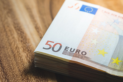 如何应对拖欠款项的客户？